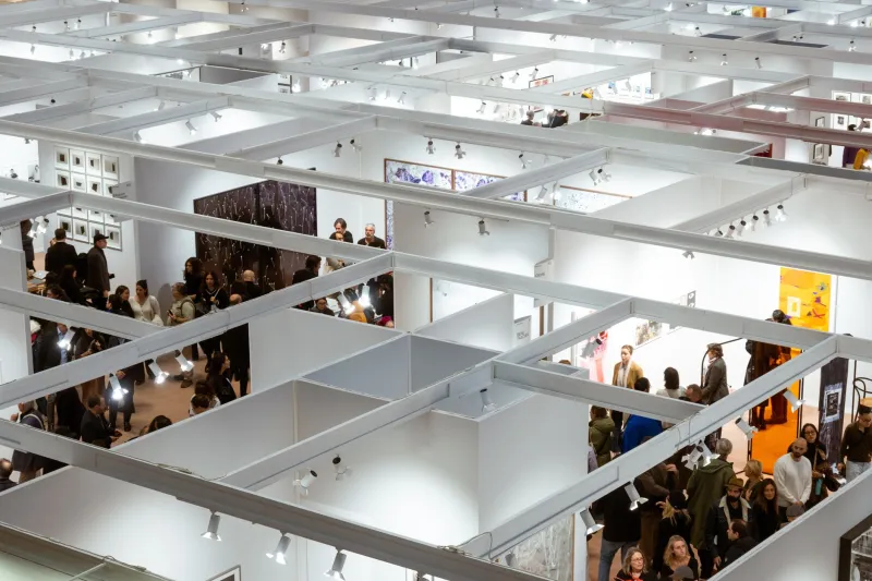Beyond the Spotlight: How Seasoned Collectors Find Hidden Gems at Art Fairs and Gallery Openings