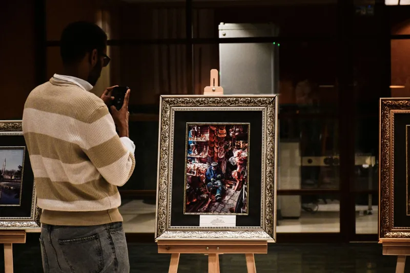 Reading the Market: A Collector's Strategic Guide to Art Acquisition Timing